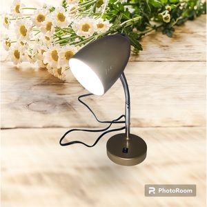 Modern gold desk lamp with an gooseneck